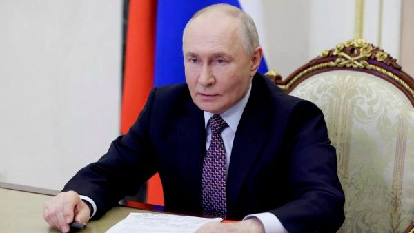 🇷🇺 ОХУ-ын Ерөнхийлөгч Владимир Путин цагаачдад тавих шаардлагыг чангатгасан шинэ хуульд гарын үсэг зуржээ - Sputnik Монгол Улс