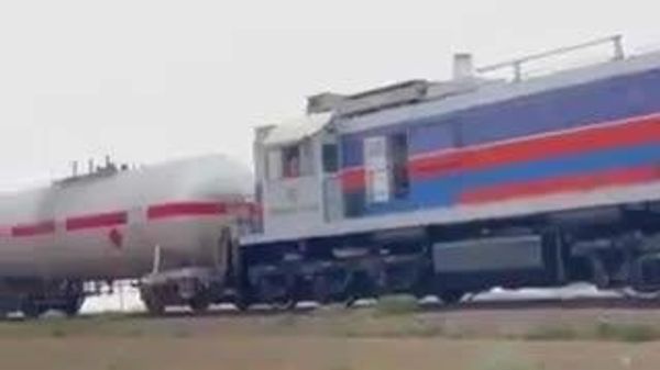 ⛽ 8 дугаар сарын 02-ны өдөр 34 вагон буюу 2,100 тонн Аи-92 автобензинийг Улаанбаатар хотын Толгойт, Аршаант өртөөнд байрлах агуулахад буулгах ажлыг УБТЗ, Гаалийн байгууллага, ААН-үүд хамтран шуурхай зохион байгуулан ажиллалаа - Sputnik Монгол Улс