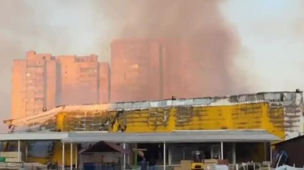 Украины гадаадын үйлдвэрлэлийн дронуудын халдлагын дараа Донецк дахь “Галактика” худалдааны төвд гал гарсан гэж мэдээлжээ - Sputnik Монгол Улс
