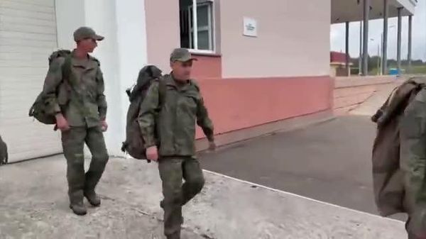 🇷🇺🇺🇦 ОХУ-ын Батлан хамгаалах яамны мэдээлснээр, 103 орос цэргийг Украины олзноос суллаж, үүний хариуд Украины Зэвсэгт хүчний 103 олзлогдогчийг шилжүүлсэн байна - Sputnik Монгол Улс