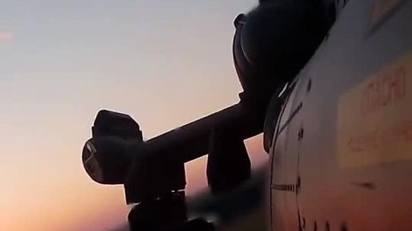 🇷🇺 Оросын Ми-28НМ нисдэг тэрэг Украины далд байрлуулсан дроны удирдлагын цэг болон цэргийн байрлалд удирдлагатай пуужингаар цохилт өгчээ 🇷🇺 Оросын Ми-28НМ нисдэг тэрэг Украины далд байрлуулсан дроны удирдлагын цэг болон цэргийн байрлалд удирдлагатай пуужингаар цохилт өгчээ - Sputnik Монгол Улс
