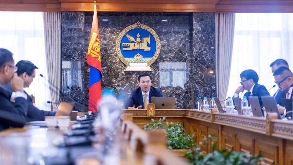 Энэ оны төсвийн тодотгол бол сайд нарын урсгал зардлаас 1,4 их наяд төгрөг танаж, төр бүсээ чангалж, цалин тэтгэвэр нэмэхэд зориулна - Sputnik Монгол Улс
