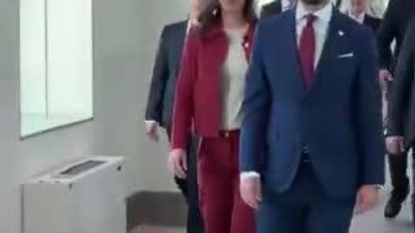 🇲🇳 🇷🇺 Монгол Улсын Ерөнхийлөгч Ухнаагийн Хүрэлсүхийн урилгаар Монтенегро Улсын Ерөнхийлөгч Яков Милатович, гэргий Милена Милатовичийн хамт Монгол Улсад төрийн айлчлал хийхээр хүрэлцэн ирлээ - Sputnik Монгол Улс
