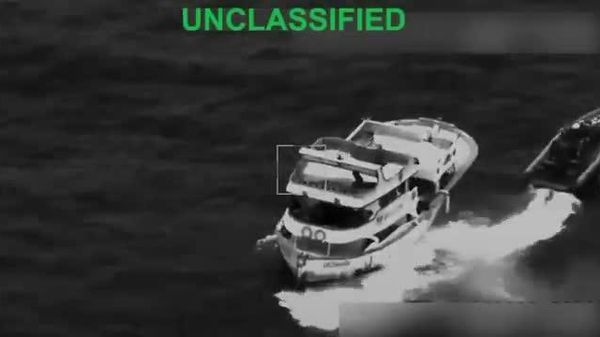 🇺🇸🌊 АНУ-ын цэргийн алба хаагчид Номхон далайд хөвөгч шатахуун түгээх станцыг живүүлжээ - Sputnik Монгол Улс
