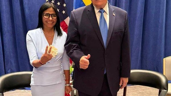 🇺🇸🇻🇪 Трамп Венесуэлийн түр Ерөнхийлөгчтэй уулзжээ - Sputnik Монгол Улс