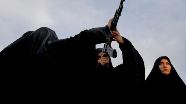 Военные тренировки женщин-волонтеров в Тегеране - Sputnik Монгол Улс