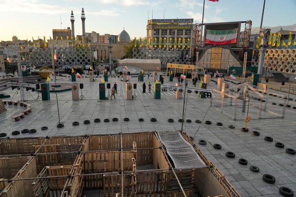 Тегеран хотын Имам Хуссейний талбайд байгуулсан сайн дурынхны цэргийн бэлтгэлийн хуарангийн дүр зураг, Иран, 2026 оны 10 дугаар сарын 4-ний Ням гараг. (AP Photo/Vahid Salemi) Тегеран хотын Имам Хуссейний талбайд байгуулсан сайн дурынхны цэргийн бэлтгэлийн хуарангийн дүр зураг, Иран, 2026 оны 10 дугаар сарын 4-ний Ням гараг. (AP Photo/Vahid Salemi) - Sputnik Монгол Улс