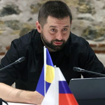 Украины парламент дахь "Ард түмний зарц" фракцийн удирдагч Давид Арахамия Стамбулд болсон Орос-Украины хэлэлцээрийн үеэр. Украины парламент дахь "Ард түмний зарц" фракцийн удирдагч Давид Арахамия Стамбулд болсон Орос-Украины хэлэлцээрийн үеэр. - Sputnik Монгол Улс
