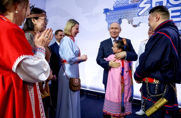2026 оны 4 дүгээр сарын 30. ОХУ-ын Ерөнхийлөгч Владимир Путин Москва хотод "Знание. Первые" гэгээрлийн марафоны хүрээнд Оросын уугуул цөөн тоот ард түмний төлөөлөгчидтэй уулзах үеэрээ. 2026 оны 4 дүгээр сарын 30. ОХУ-ын Ерөнхийлөгч Владимир Путин Москва хотод "Знание. Первые" гэгээрлийн марафоны хүрээнд Оросын уугуул цөөн тоот ард түмний төлөөлөгчидтэй уулзах үеэрээ. - Sputnik Монгол Улс