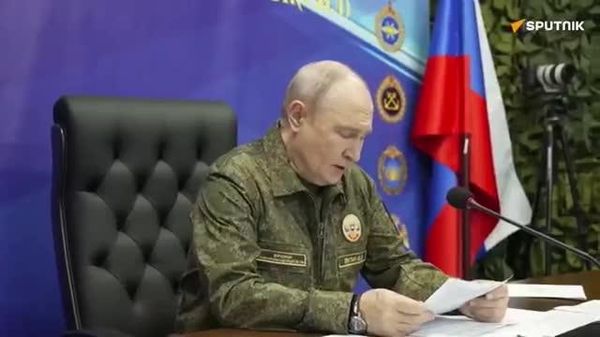 Владимир Путин нэгдсэн бүлэглэлийн цэргийн туслах командын байранд айлчиллаа - Sputnik Монгол Улс